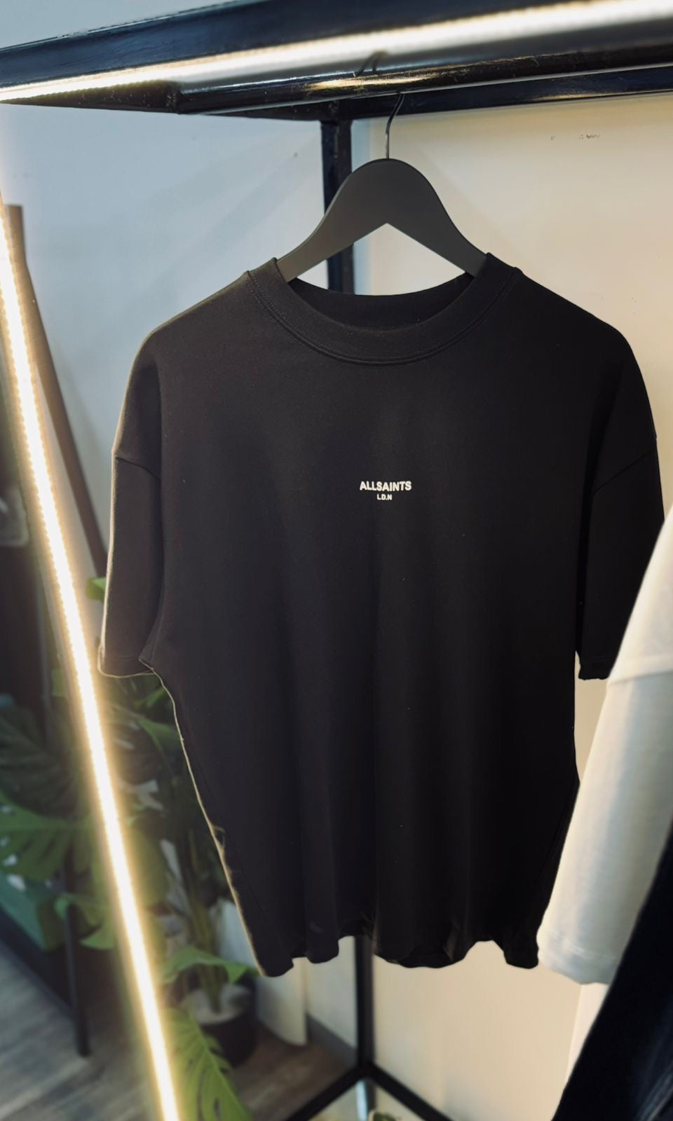ALL SAINTS CENTRE LOGO T-SHIRT “BLACK”