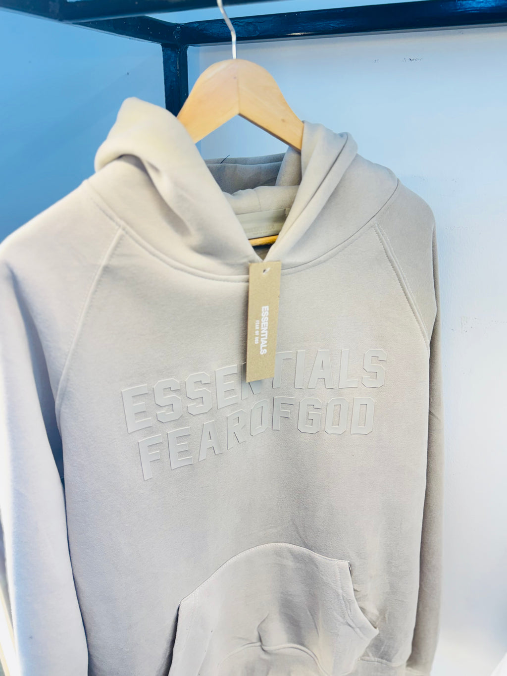 ESSENTIALS FEAR OF GOD HOODIE “LIGHT GREY”