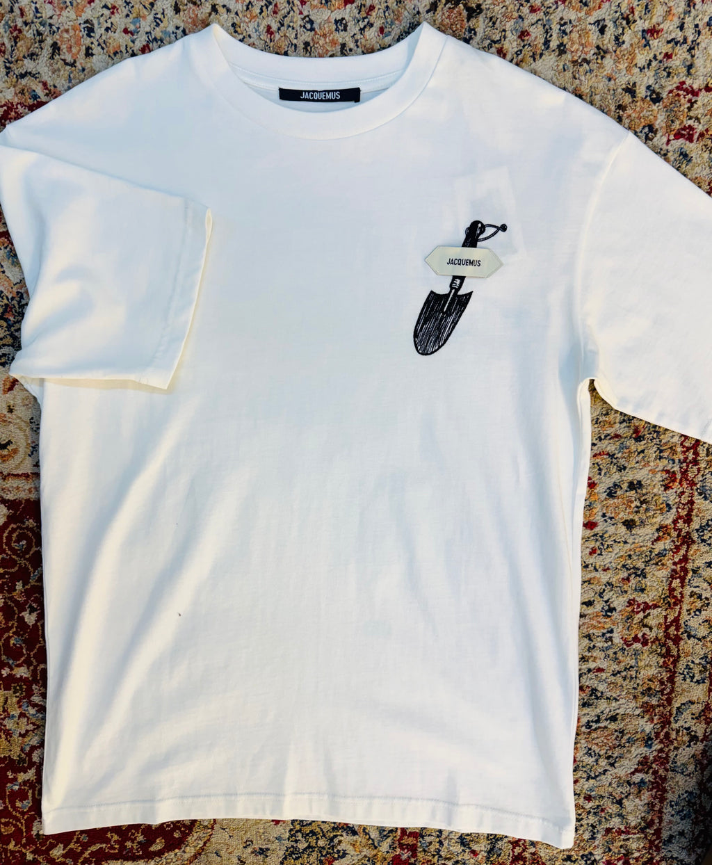 JACQUEMUS EMBROIDERED SPADE T-SHIRT “WHITE”
