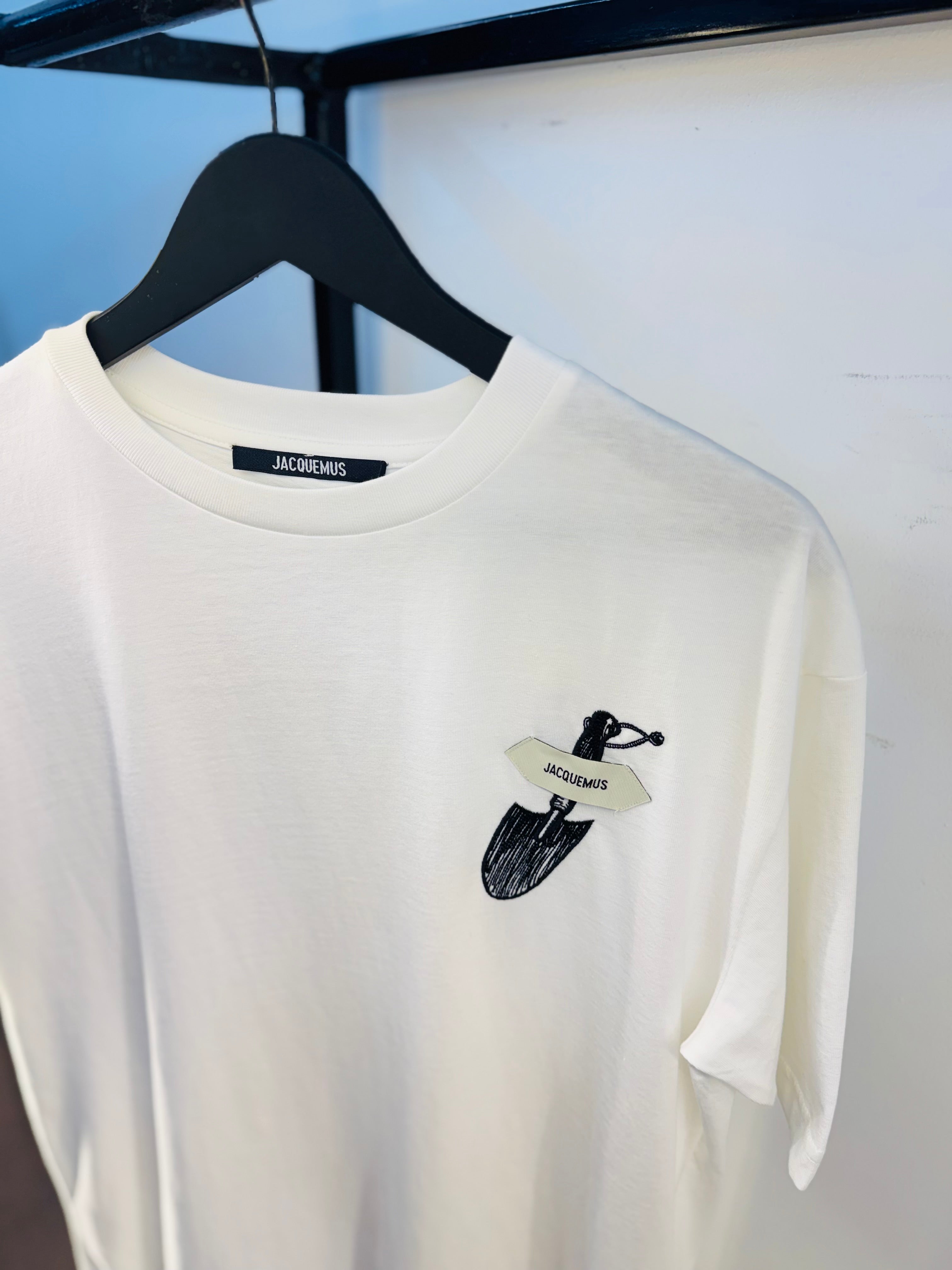 JACQUEMUS EMBROIDERED SPADE T-SHIRT “WHITE”