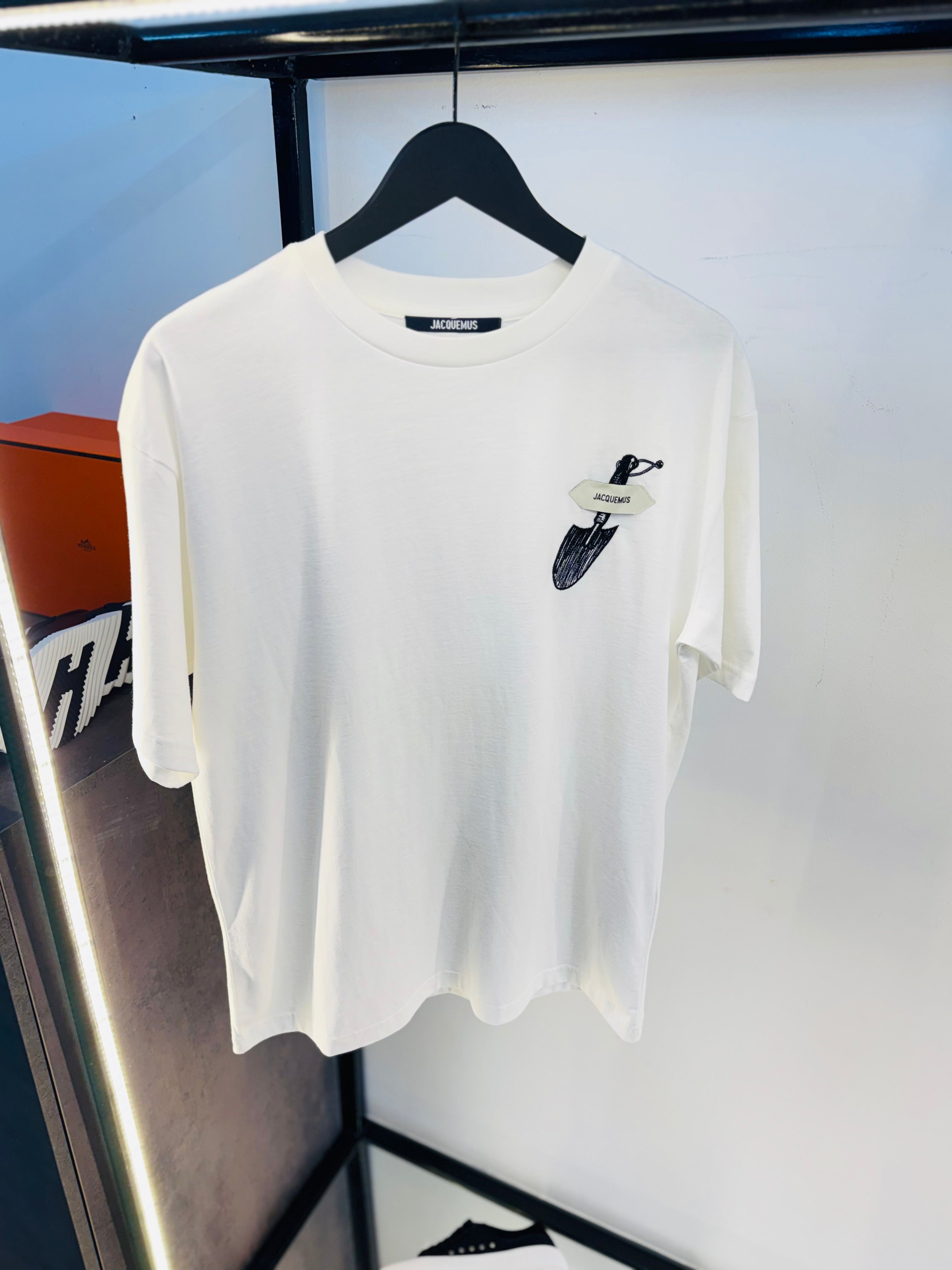 JACQUEMUS EMBROIDERED SPADE T-SHIRT “WHITE”