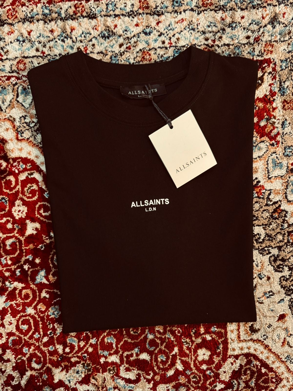 ALL SAINTS CENTRE LOGO T-SHIRT “BLACK”