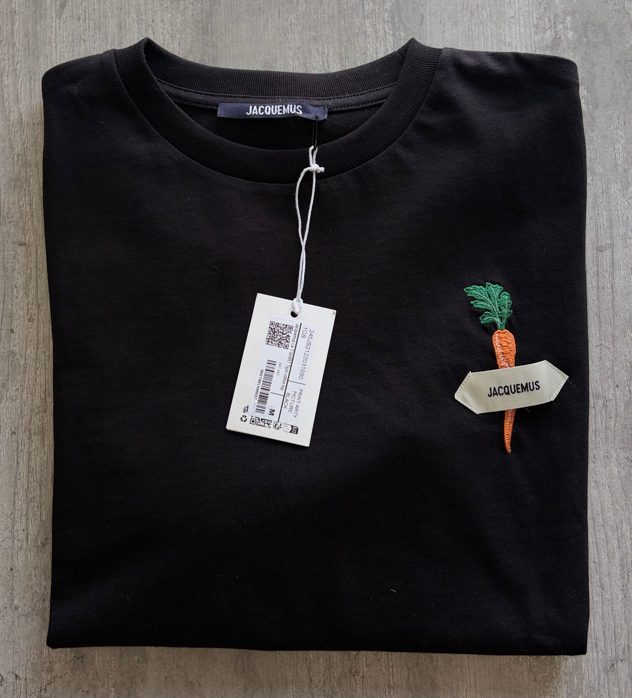 JAQUEMUS EMBROIDERED CARROT LOGO T-SHIRT "BALCK"