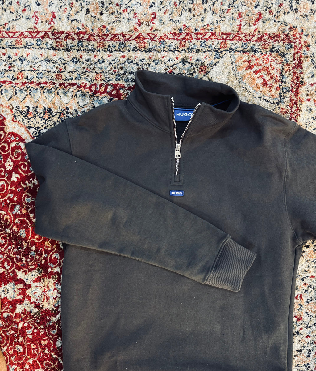 HUGO BOSS QUARTER ZIP “CHARCOAL”