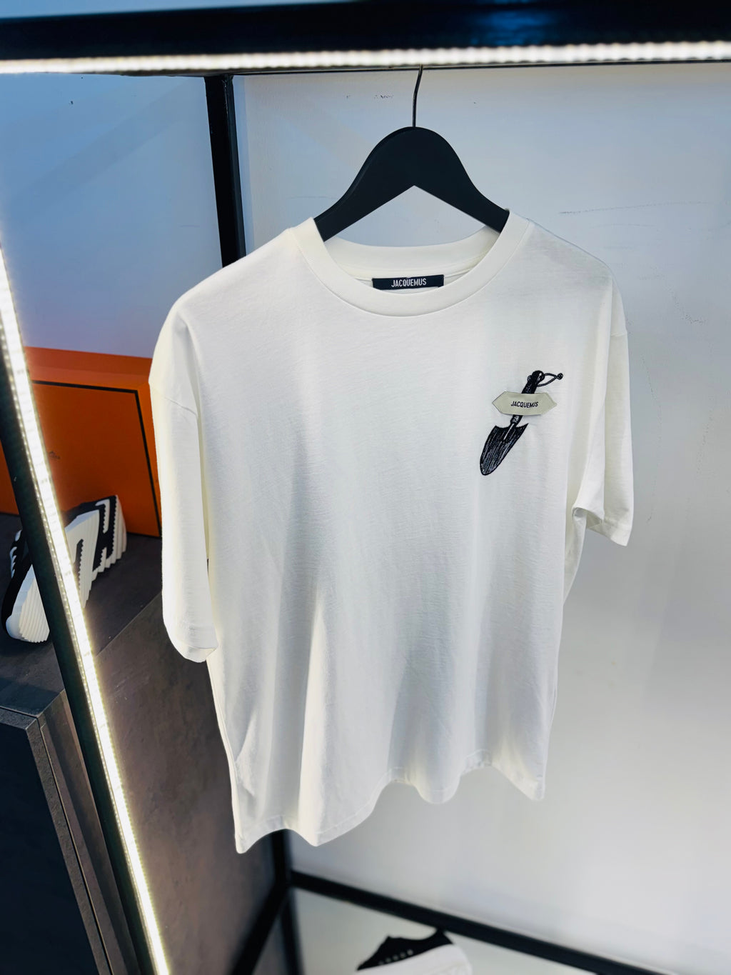 JACQUEMUS EMBROIDERED SPADE T-SHIRT “WHITE”