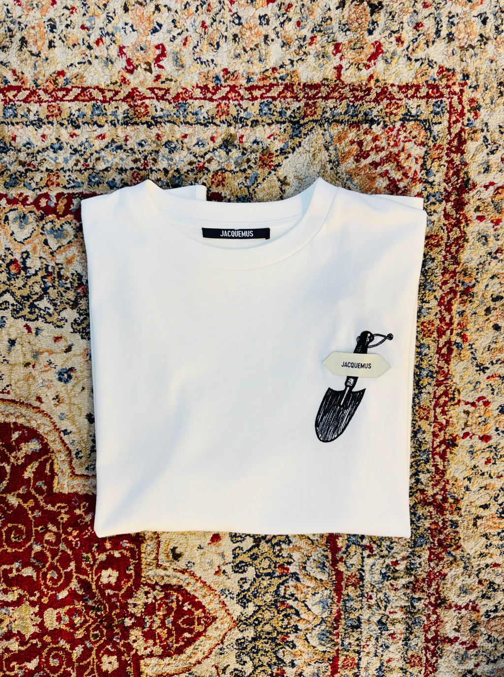 JACQUEMUS EMBROIDERED SPADE T-SHIRT “WHITE”