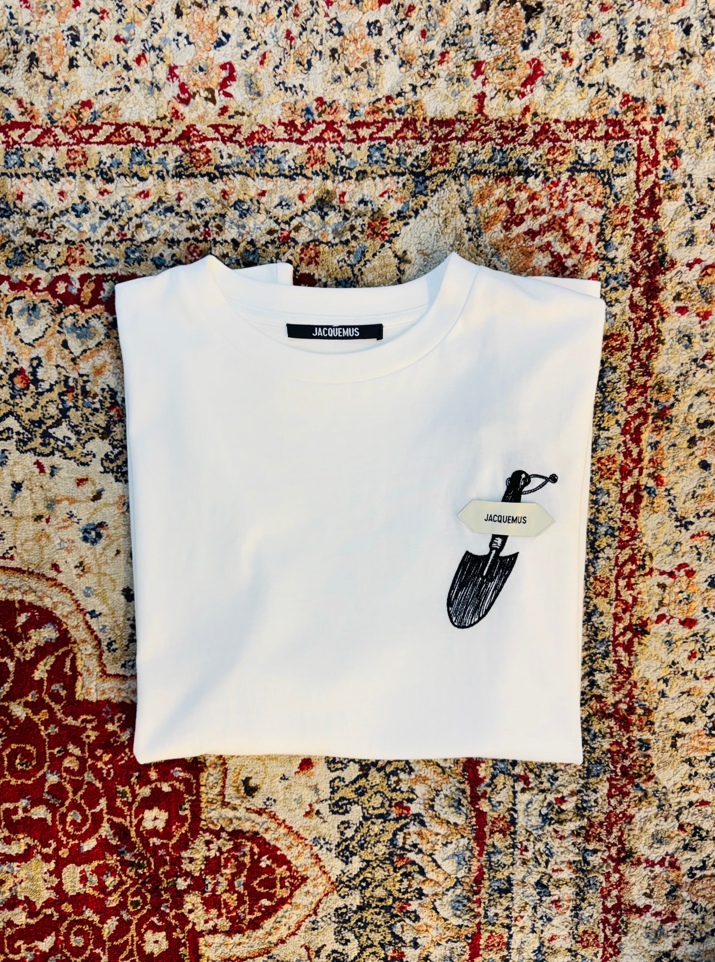 JACQUEMUS EMBROIDERED SPADE T-SHIRT “WHITE”
