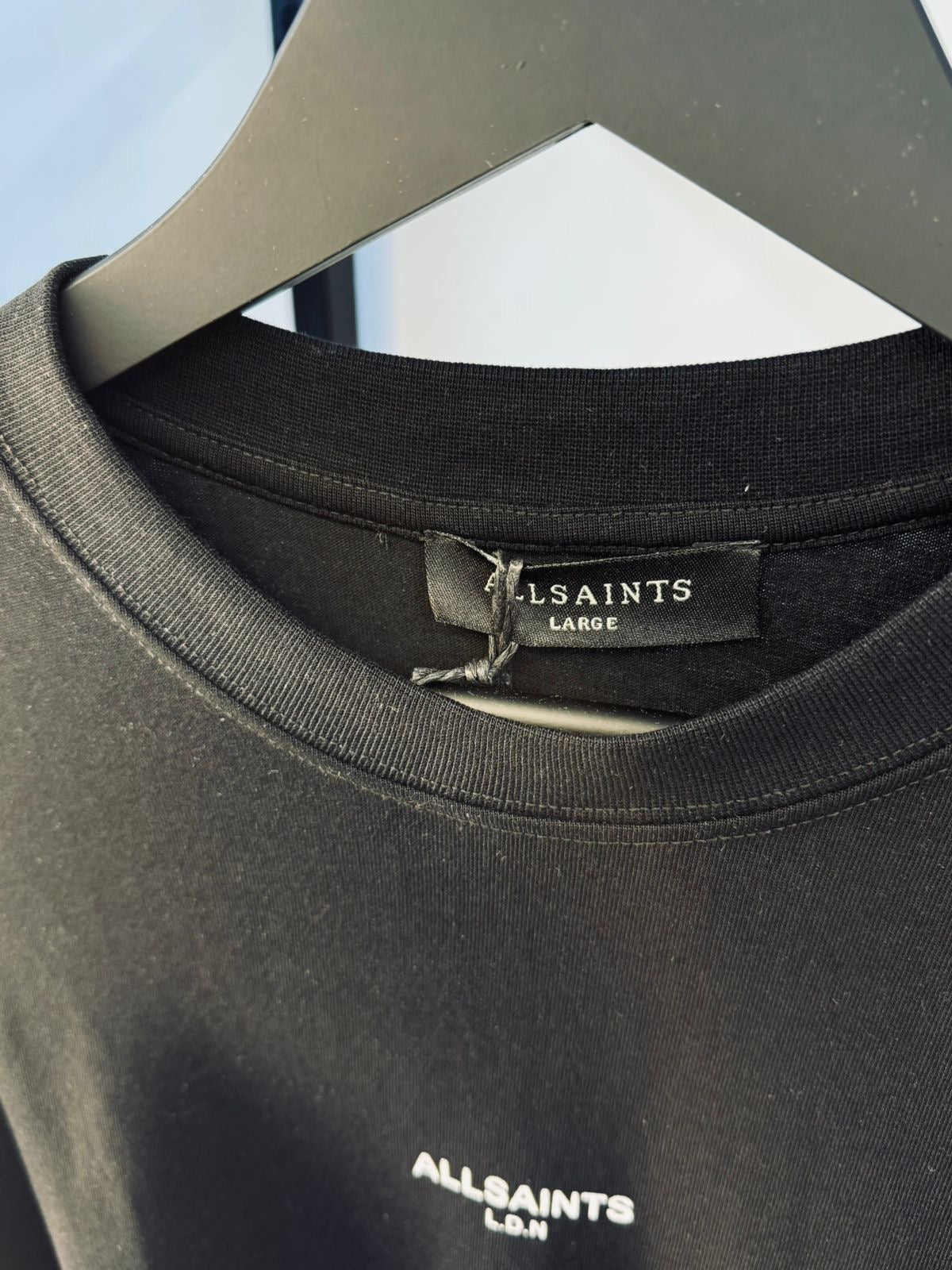 ALL SAINTS CENTRE LOGO T-SHIRT “BLACK”